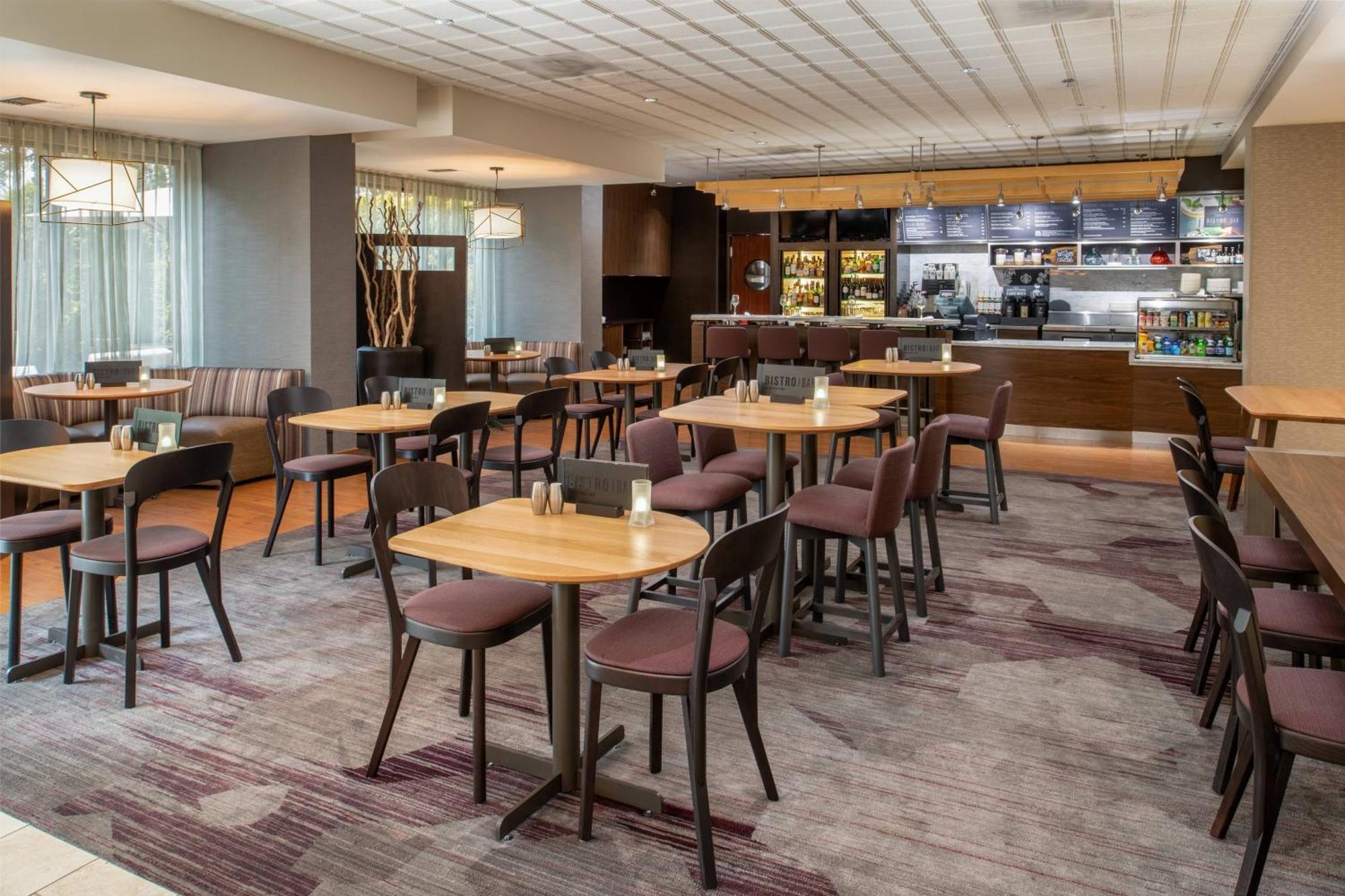 Courtyard By Marriott Portland Airport Hotel Екстериор снимка