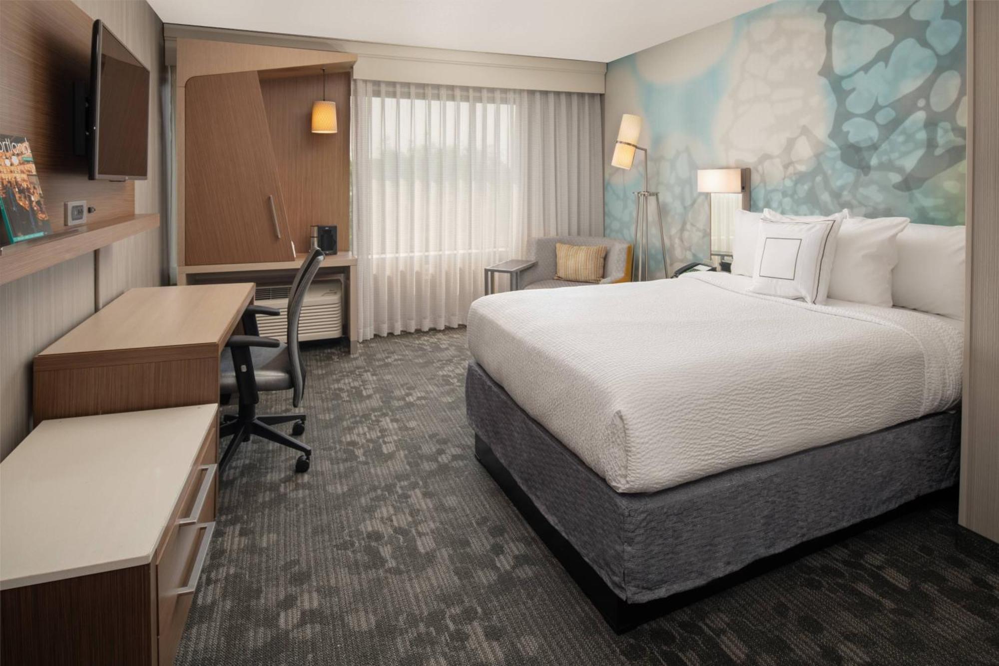 Courtyard By Marriott Portland Airport Hotel Екстериор снимка