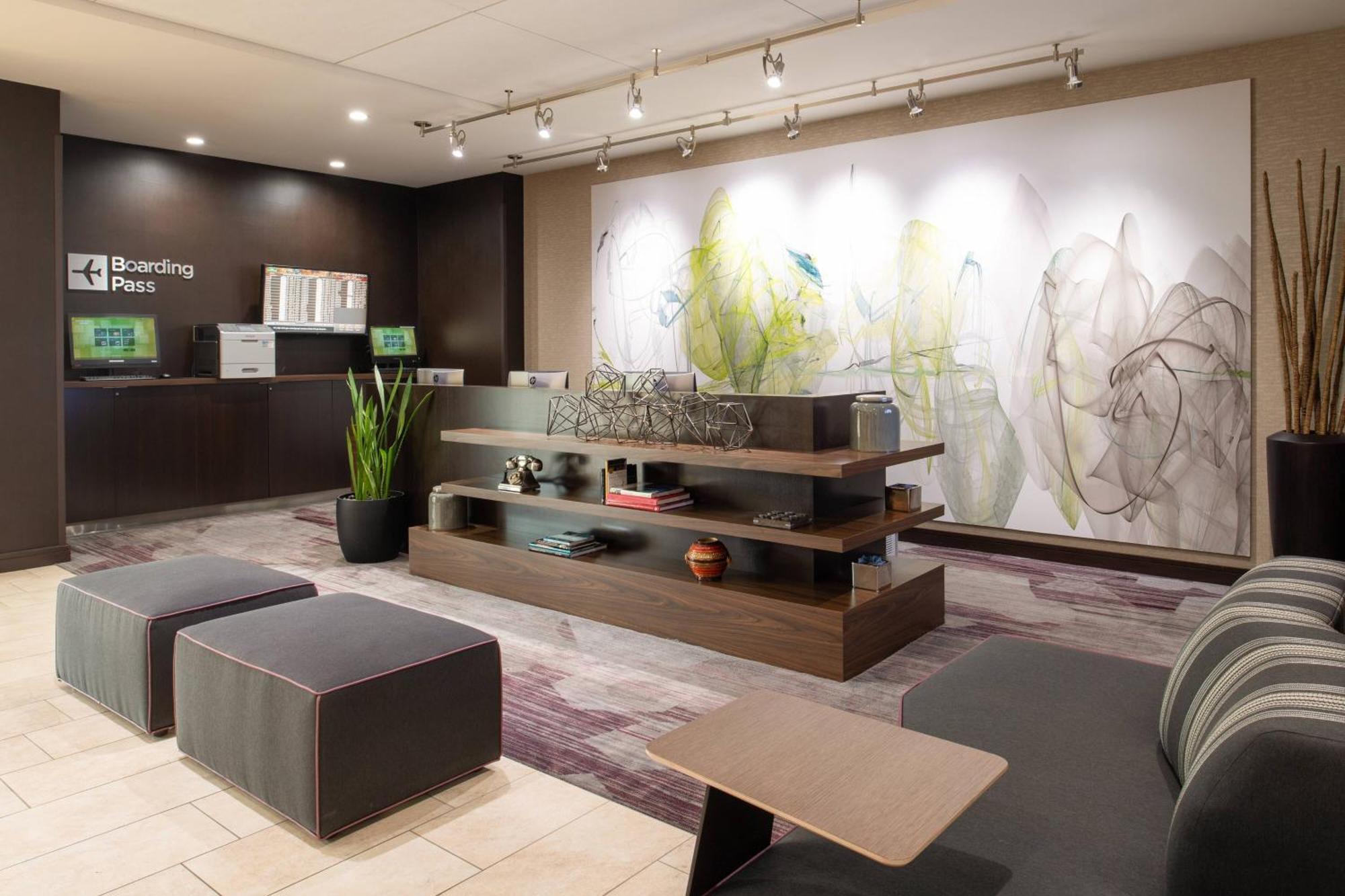 Courtyard By Marriott Portland Airport Hotel Екстериор снимка