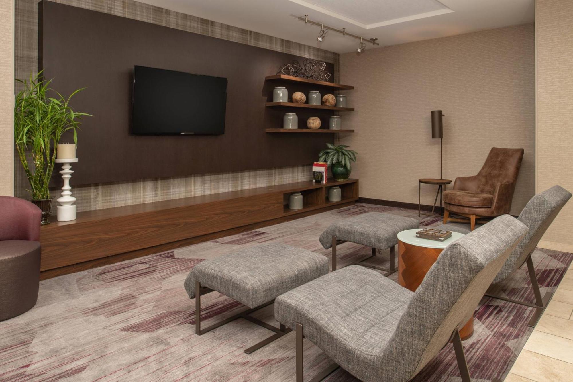 Courtyard By Marriott Portland Airport Hotel Екстериор снимка