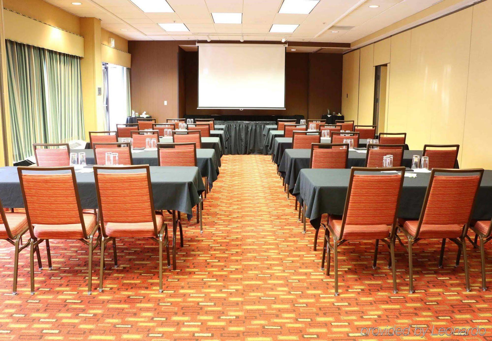 Courtyard By Marriott Portland Airport Hotel Екстериор снимка