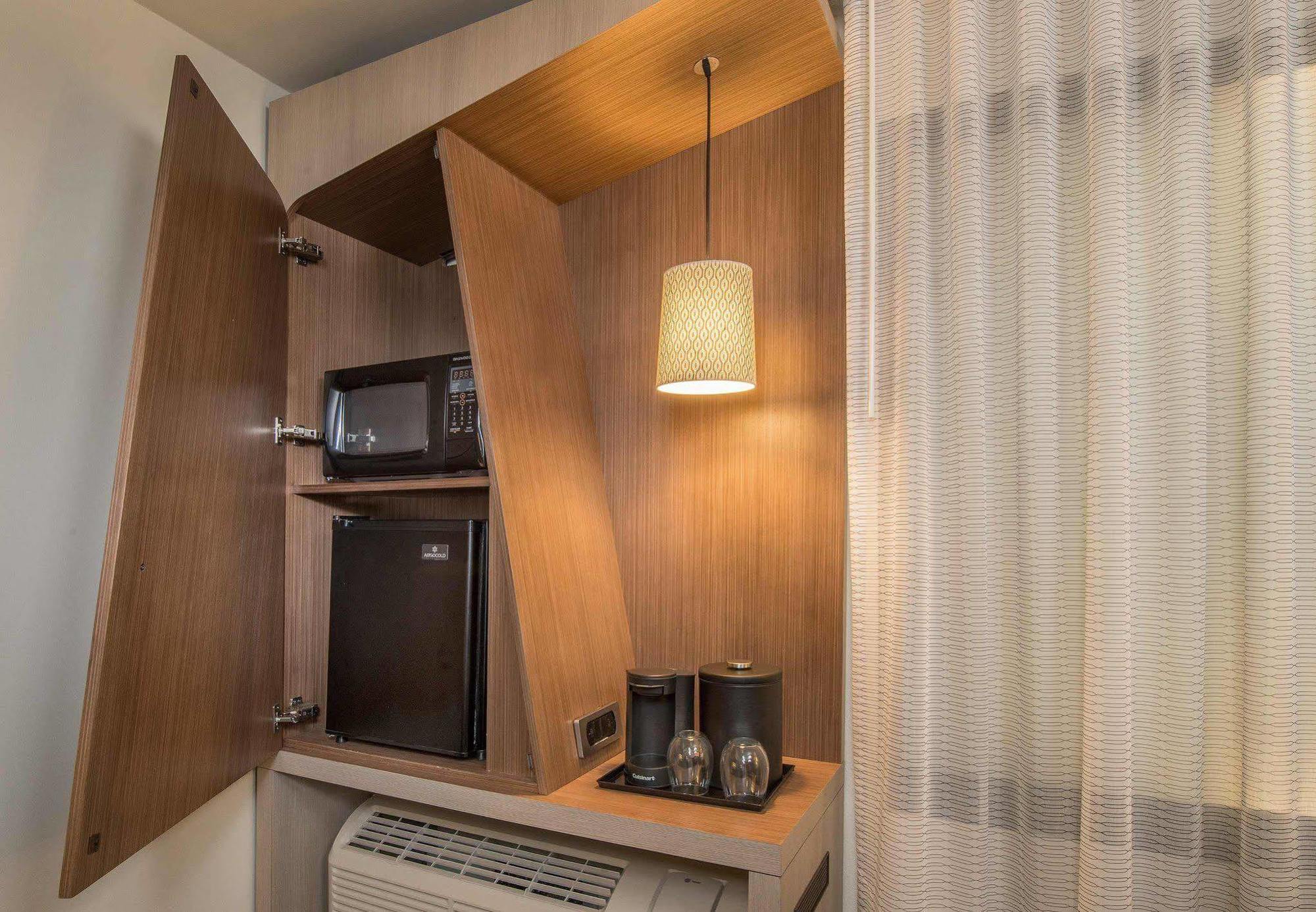 Courtyard By Marriott Portland Airport Hotel Екстериор снимка