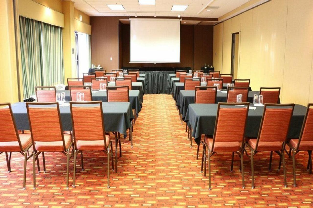 Courtyard By Marriott Portland Airport Hotel Екстериор снимка