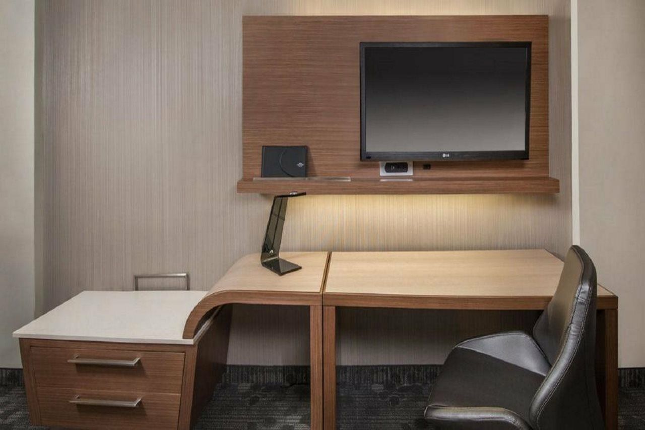 Courtyard By Marriott Portland Airport Hotel Екстериор снимка