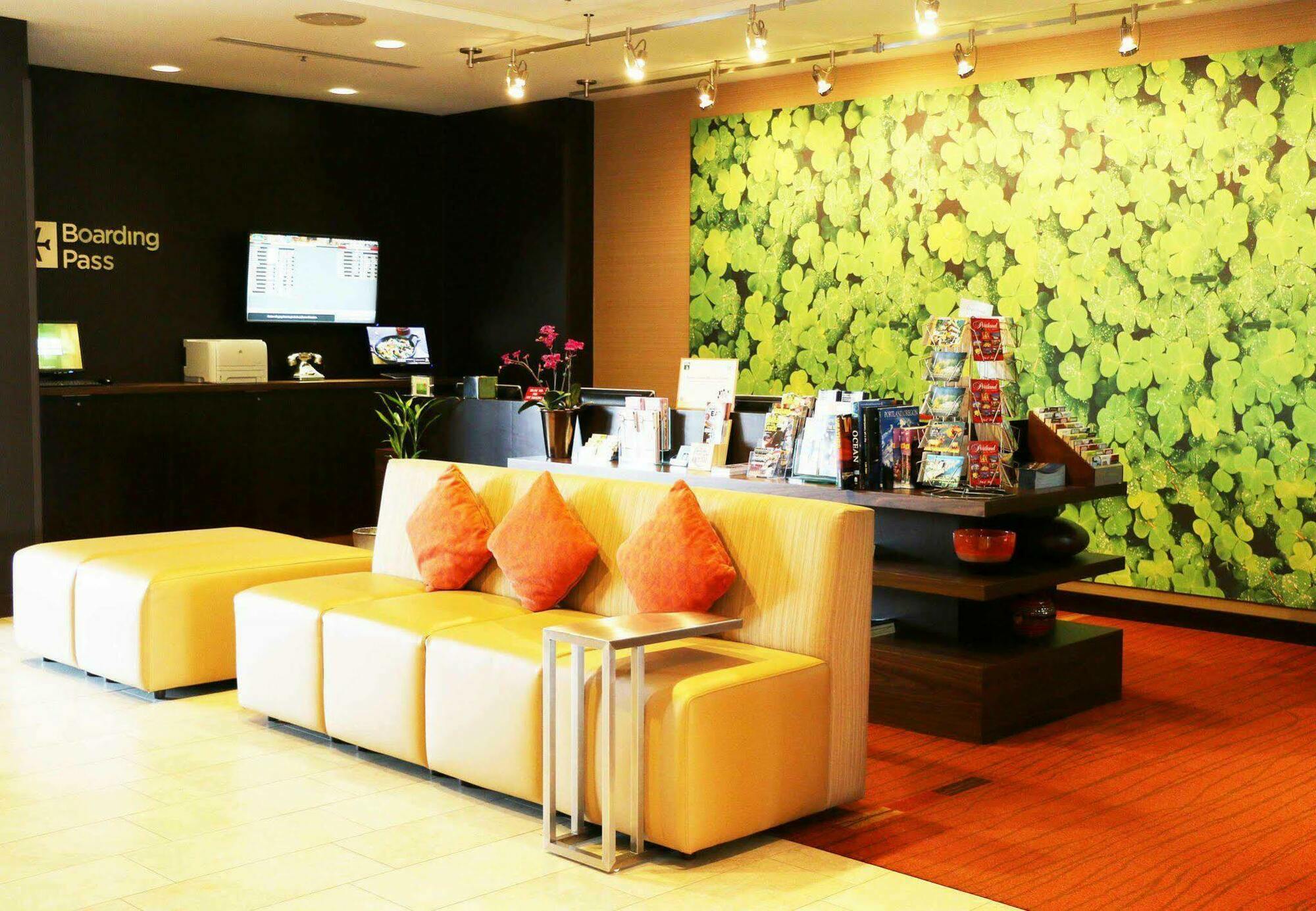 Courtyard By Marriott Portland Airport Hotel Екстериор снимка